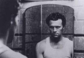 uomo allo specchio 1