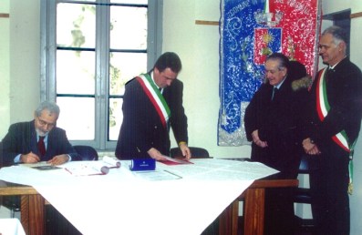 Firma della Convenzione per la memoria dell'eccidio di Promè. 21 febbraio 2004