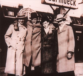 1 swing kids foto d'epoca